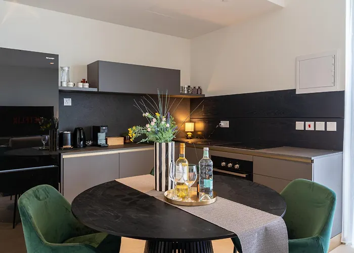 21st Floor Sunset - Mercury Tower With Pool Access By Uniq *