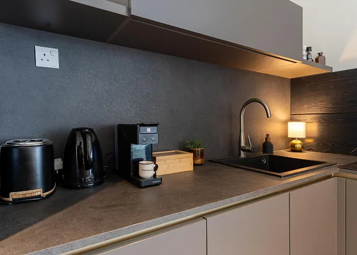 21st Floor Sunset - Mercury Tower With Pool Access By Uniq Apartment