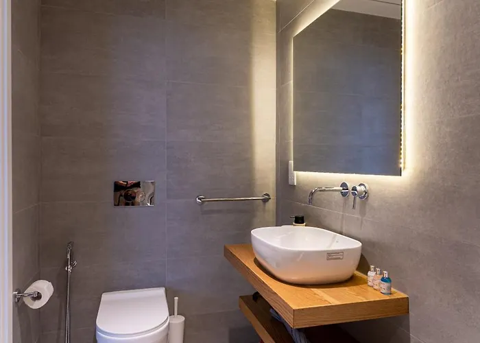 21st Floor Sunset - Mercury Tower With Pool Access By Uniq Daire